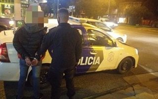 Rompió el vidrio de un comercio y fue aprehendido