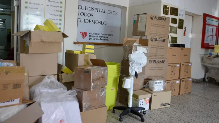 La Cooperadora del Ferreyra entregó insumos para la futura terapia intermedia