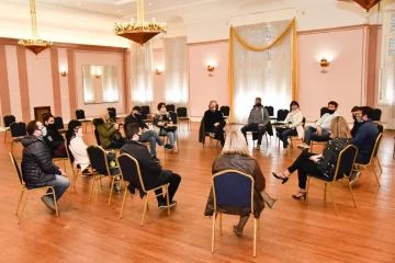 No se permitirán reuniones sociales para el Día del Padre y los comercios podrán abrir hasta las 20