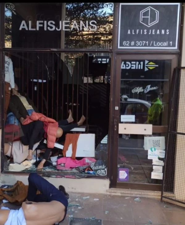 Robaron prendas en céntrico comercio