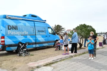 Operativo de documentación de verano en la rambla municipal