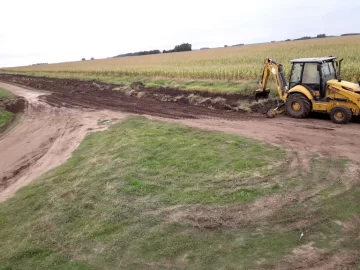 Anuncian la reparación de importante camino rural