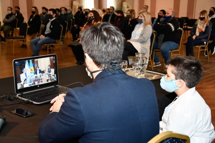 Jura de la Bandera: alumno representó a Necochea en el acto virtual que encabezó el gobernador