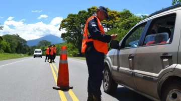 ¿Tenés los papeles al día? Conocé todo lo que necesitás para salir en auto o moto a la ruta