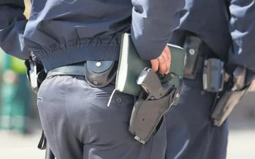 Avanza ley para desarmar a los efectivos denunciados por violencia de género