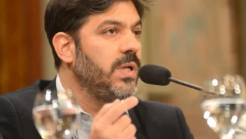 Carlos Bianco: “Aún no es grave pero hay señales de saturación de camas del sector privado”