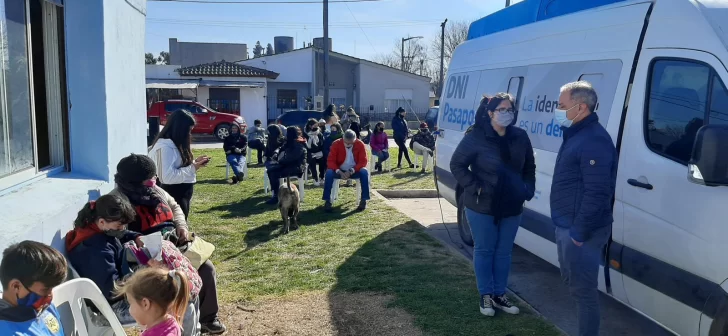 200 vecinos completaron su trámite de documentación