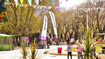 Sigue la fiesta en la plaza Dardo Rocha