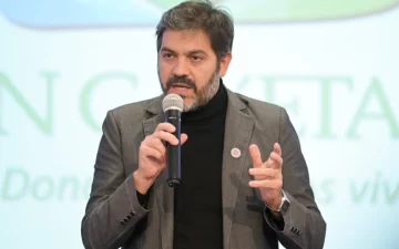 Bianco llega a San Cayetano para inaugurar el centro universitario