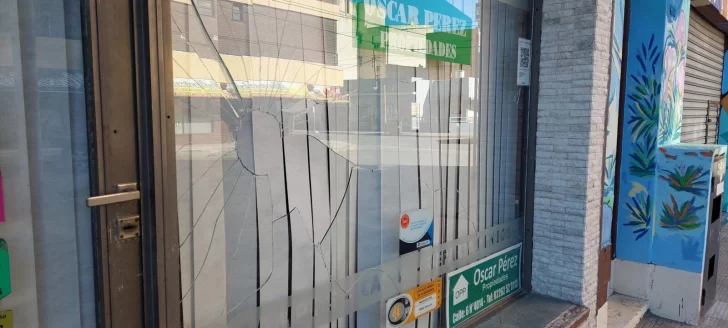 Vandalismo en la Villa Balnearia: destrozaron los vidrios de una inmobiliaria