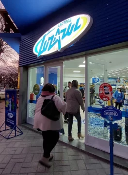 Nuevo local de Luz Azul: “La mejor forma de abatir la crisis es trabajando”