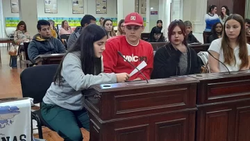 Alumnos debatieron en el Parlamento Juvenil