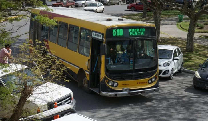 Hay paro de colectivos por una interna gremial