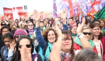 Charla: “Mujeres y disidencias en red”