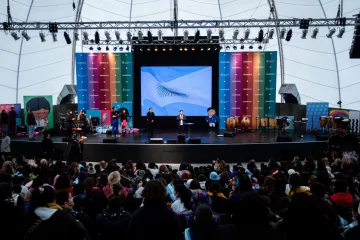 Kicillof encabezó el acto de promesa de lealtad a la Bandera de estudiantes bonaerenses