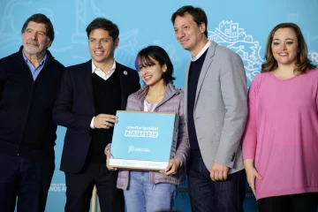 Kicillof: “La entrega de computadoras es para que todos partan desde el mismo lugar: sin igualdad de oportunidades no hay libertad”