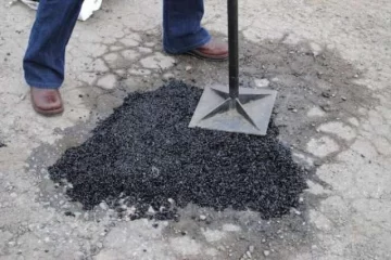 Se realizan trabajos de bacheo en zona Puerto   