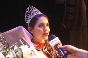 Zoe Larsen fue elegida como la reina de las Colectividades