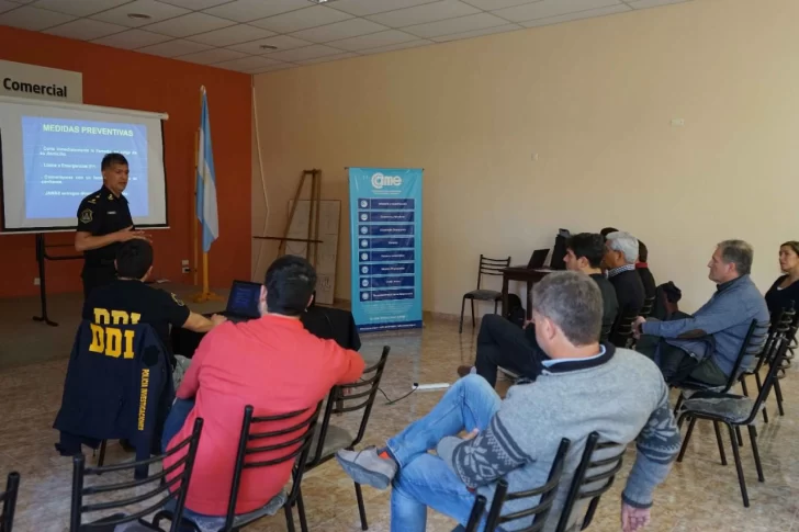 La DDI dio una charla sobre prevención de delitos informáticos
