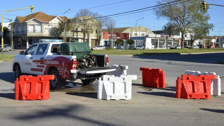 Colocan barreras en las rotondas por las que trasladan los aerogeneradores
