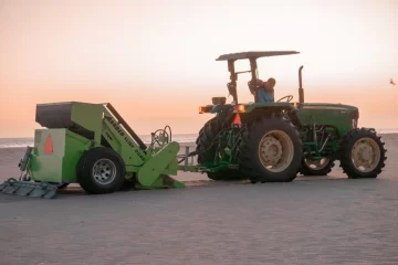 Nuevos cestos en la Playa y barrido mecánico