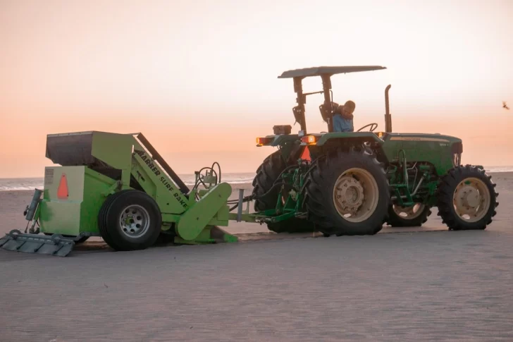 Nuevos cestos en la Playa y barrido mecánico