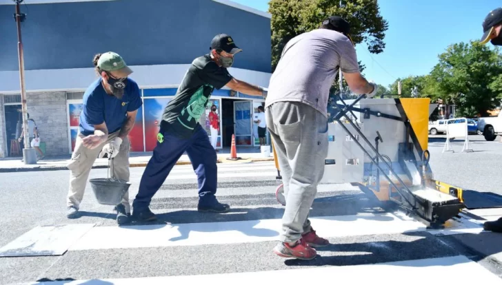 El municipio adquirió una  máquina para demarcar las sendas peatonales