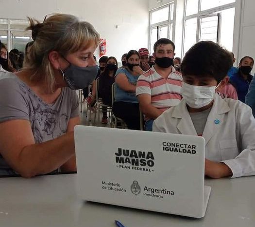 Entregan Netbooks en escuelas secundarias
