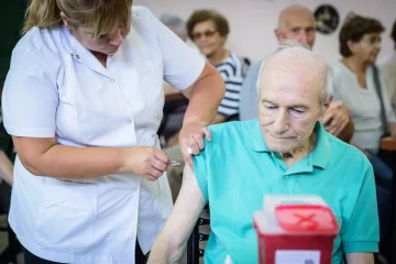Vacunación: comienza el turno de los mayores de 70 años
