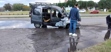 Se incendio un utilitario en Lobería