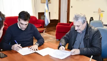 Firmaron el contrato para comenzar el reasfaltado de la Av. 59 y calles céntricas