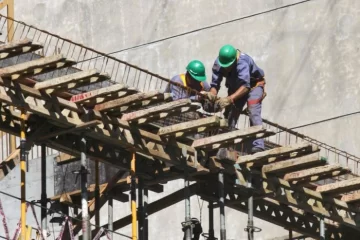 La industria y la construcción siguieron cayendo en enero