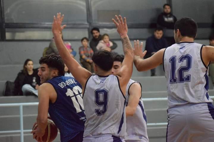 Cayó Rivadavia en el debut