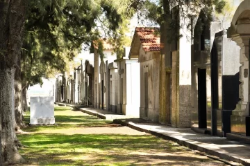 Seis detenidos por dañar una bóveda del cementerio municipal