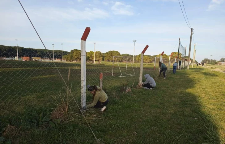 “Atahualpa”, la organización que se encarga de dejar bonitas las canchas de fútbol de la ciudad