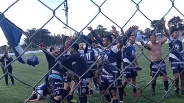 Ministerio ganó el clásico y sigue en la zona A