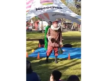 Aniversario de Necochea: Pablo Alarcón está con su espectáculo en la plaza