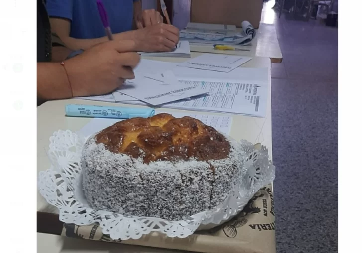 Agasajando a las autoridades de mesa