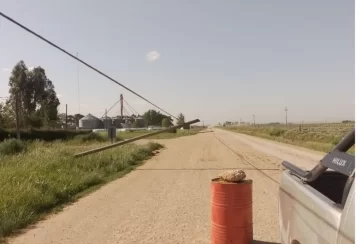 Piden precaución para transitar en el ingreso a Claraz