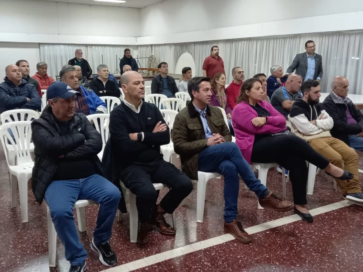 Con la sorpresiva presencia del “Oveja” Hernández el Círculo lanzó el proyecto de la sede propia