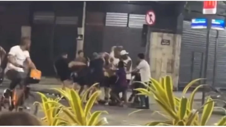Así fue la brutal emboscada de hinchas de Fluminense contra uno de Boca en Río de Janeiro