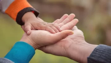 Buscan familias para alojar en medida de abrigo a niños de 12 y 15 años