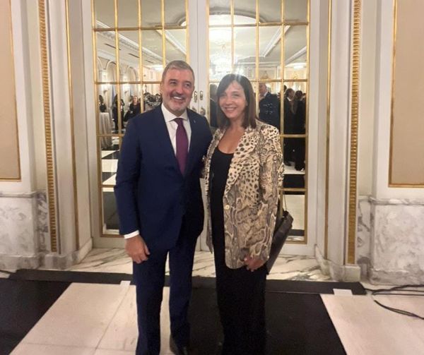 Sánchez Jauregui se entrevistó con el alcalde de Barcelona