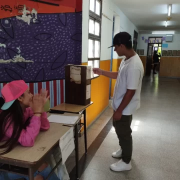 René Favaloro fue el nombre elegido para la Escuela Secundaria 14