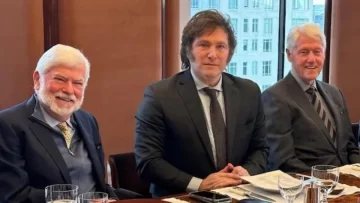 Milei visitó un sitio religioso en Nueva York y almorzó con el expresidente Bill Clinton