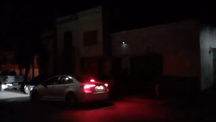 Vecino se atrincheró y no permitía salir a su mujer