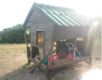 Volvieron a romper la casita infantil de la plaza Vuta Loo