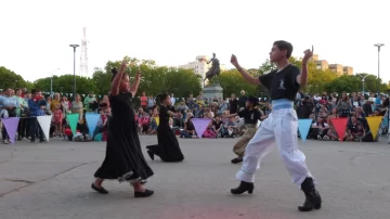 Folklore y Tradición en la plaza del centro