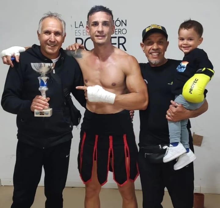 El boxeador local “Bocha” Rodríguez se impuso por KOT en Bahía Blanca