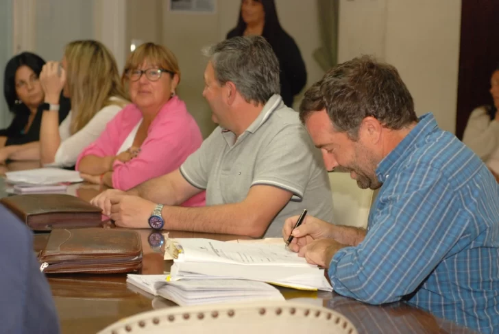 Mañana  tratan el aumento del boleto de colectivos y taxis
